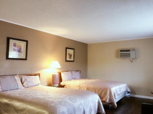 Royal Inn and Suites image 16