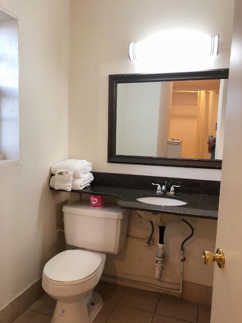 Royal Inn and Suites image 17
