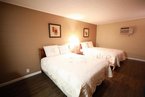 Royal Inn and Suites image 18