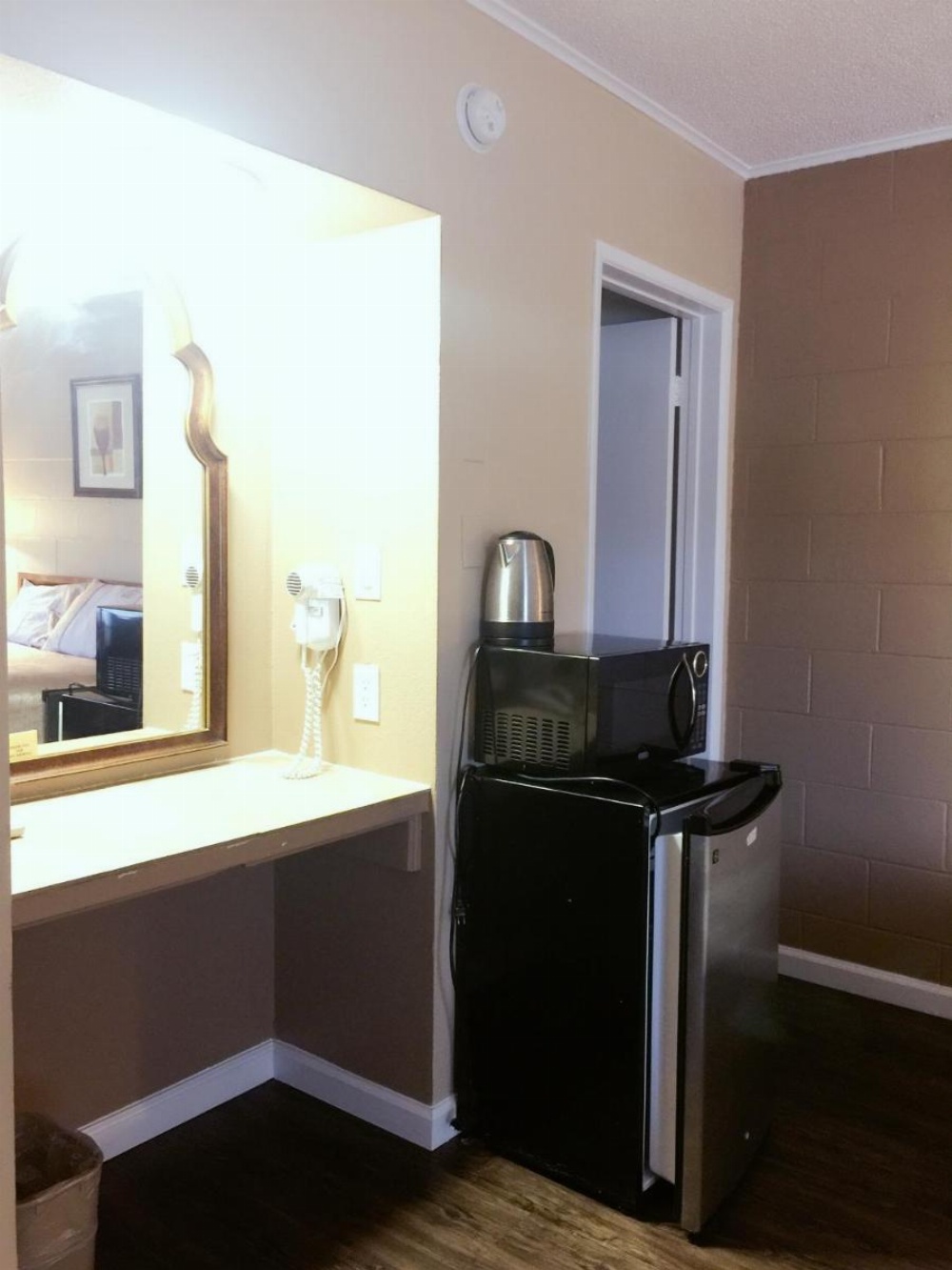 Royal Inn and Suites Image 21